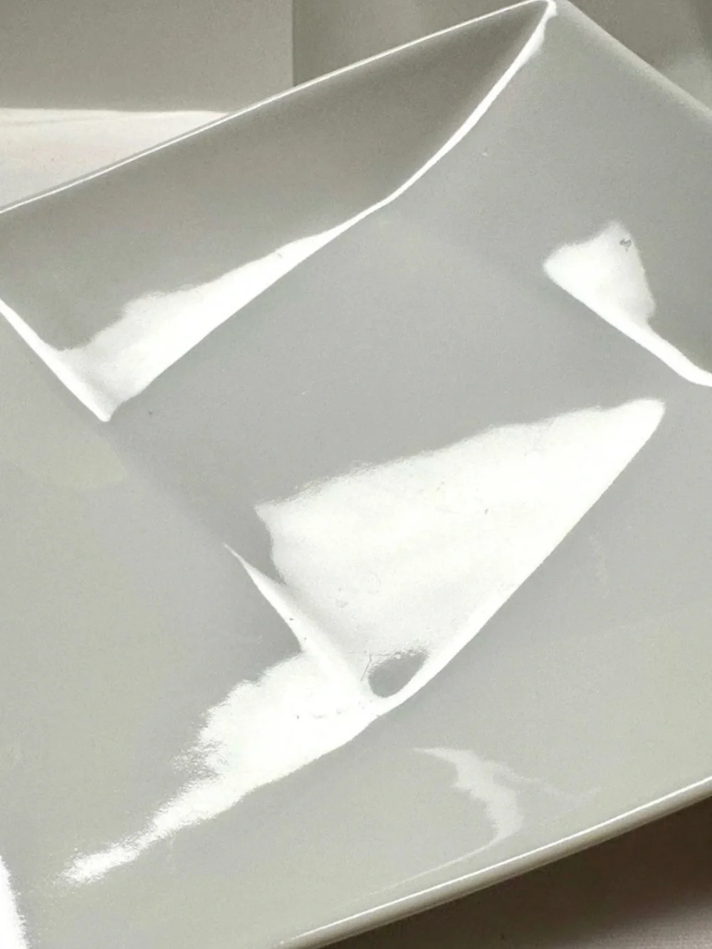 Crate&Barrel Rotate Angled Edge White Square Ceramic Appetizer  Plates 6 3/4 In